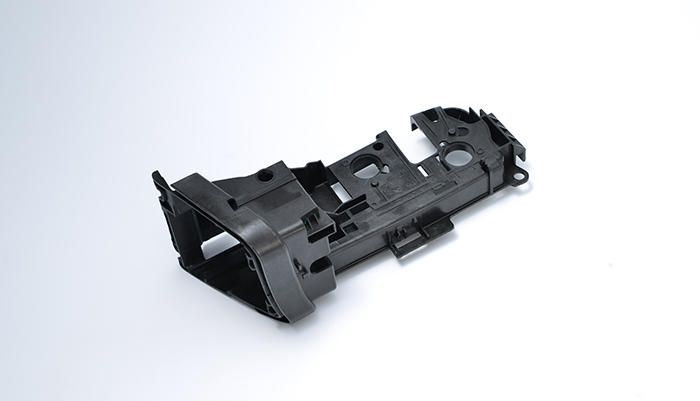 What are the common plastic materials?